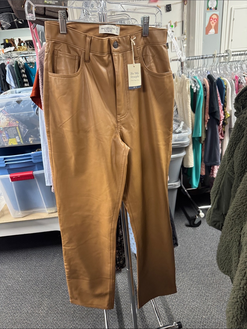 Abercrombie and fitch faux leather ‘90s straight pant size 4 // 091327